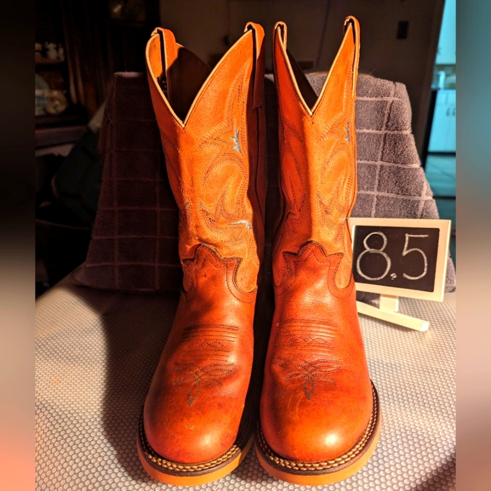 Tony Lama 8.5 tan leather roundtoe comfy rubbersole embroidered western boots